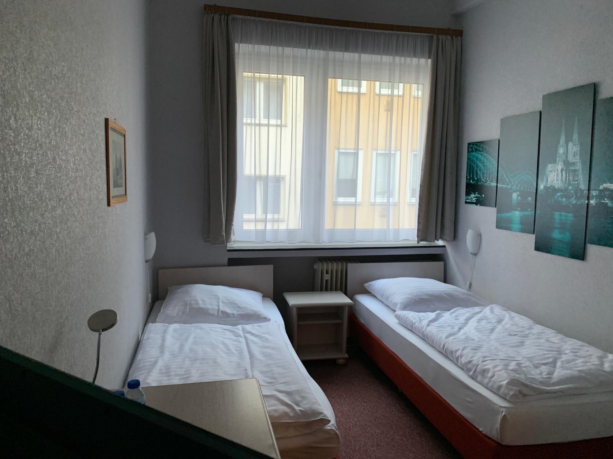 Hotel Berg Köln Ngoại thất bức ảnh
