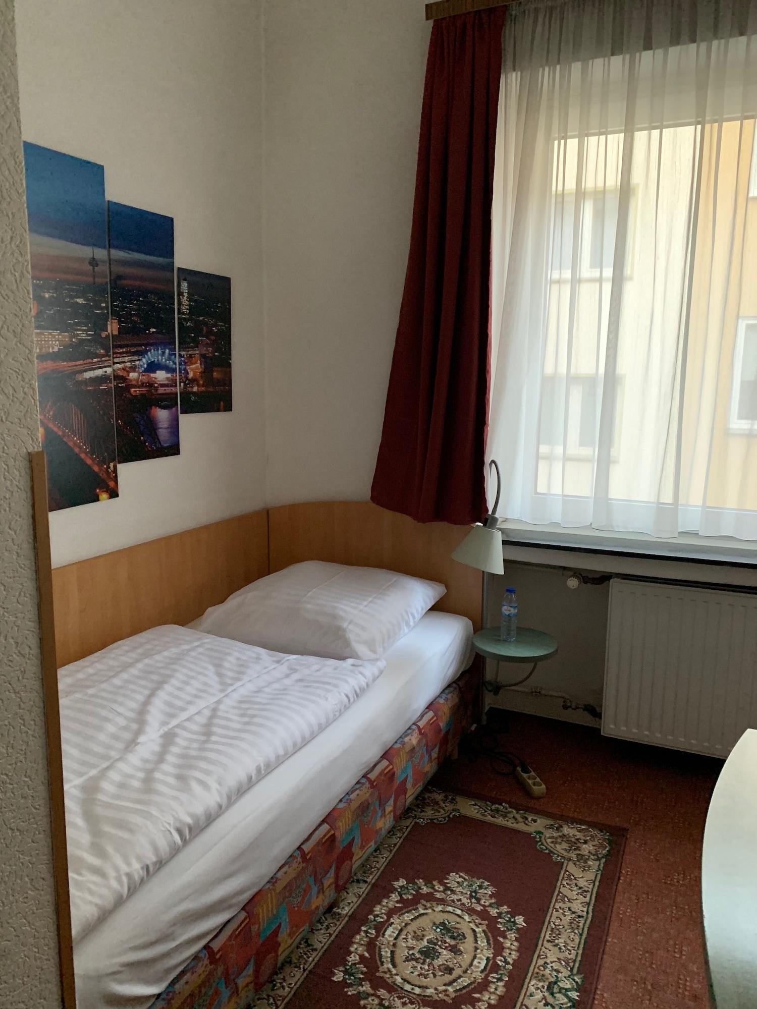 Hotel Berg Köln Ngoại thất bức ảnh