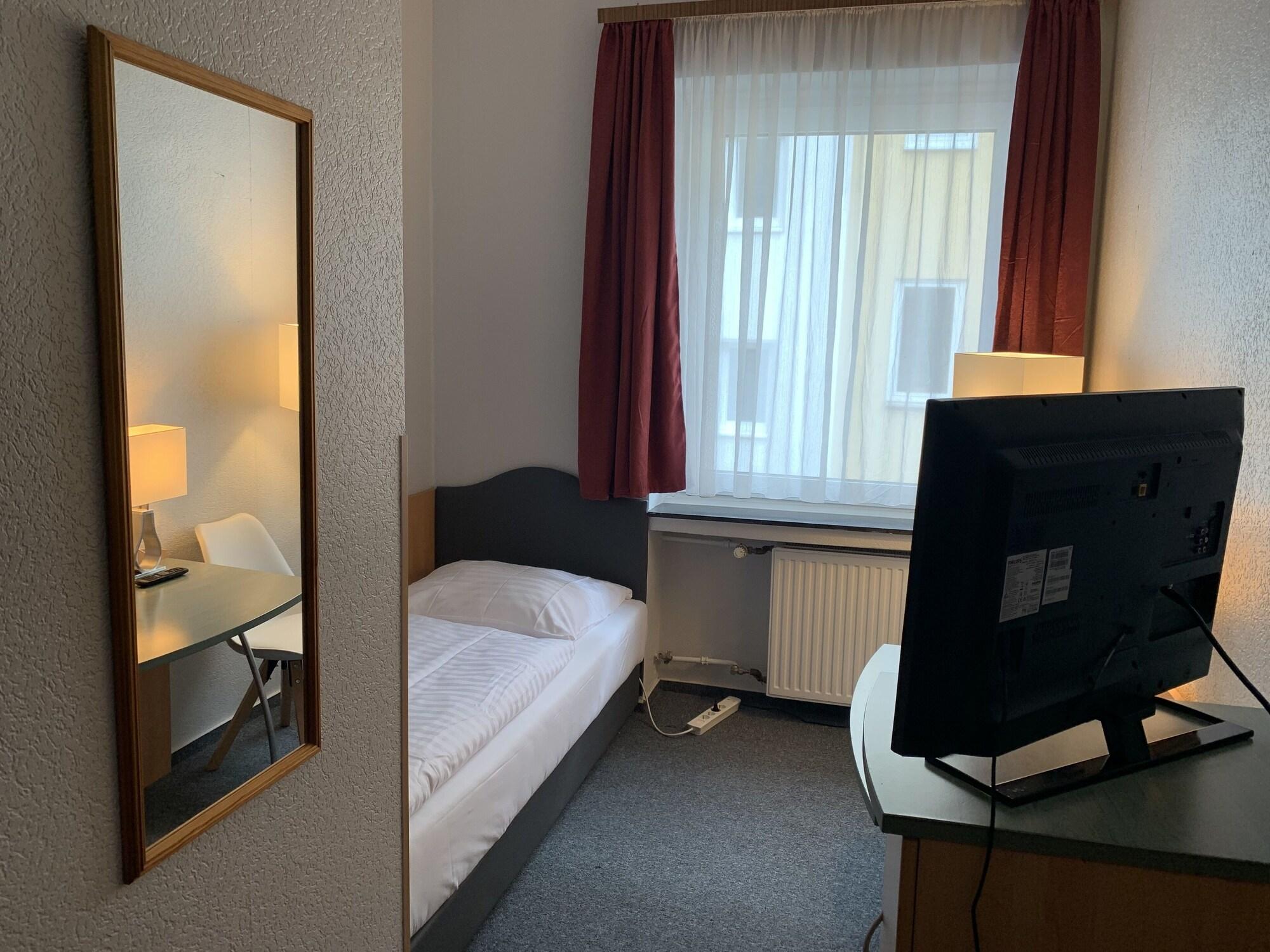 Hotel Berg Köln Ngoại thất bức ảnh