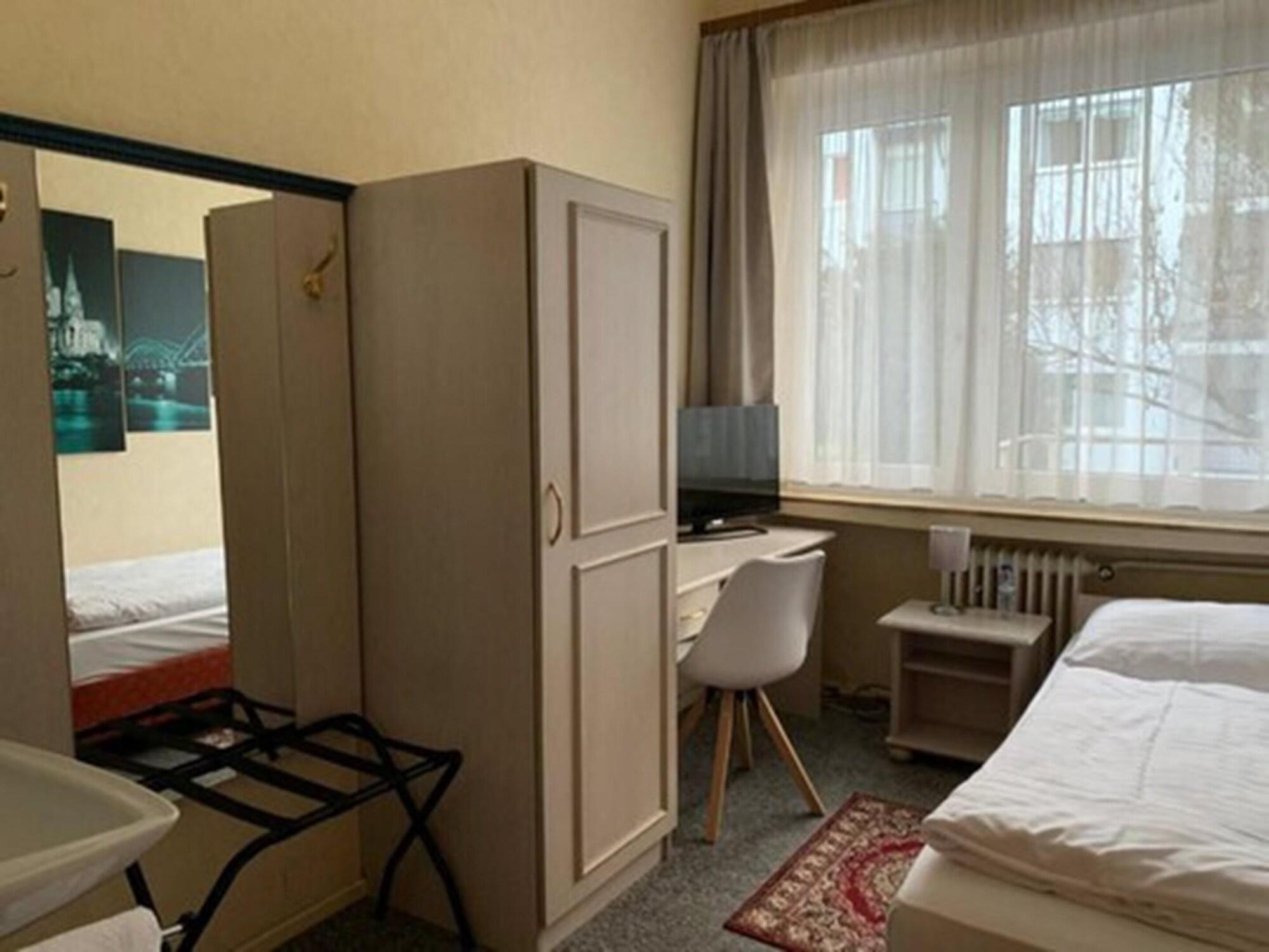 Hotel Berg Köln Ngoại thất bức ảnh