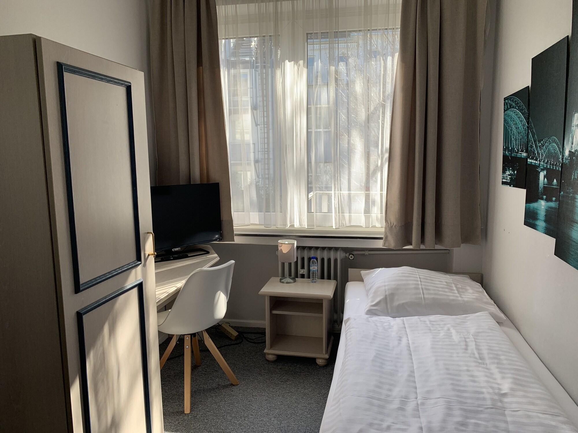 Hotel Berg Köln Ngoại thất bức ảnh