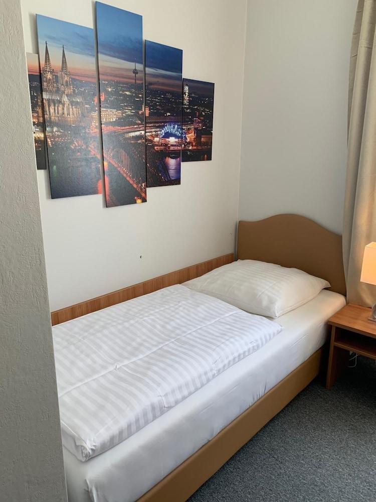 Hotel Berg Köln Ngoại thất bức ảnh
